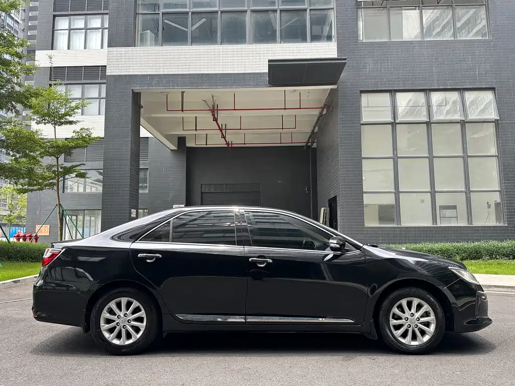 Toyota Camry 2017 — фото 8