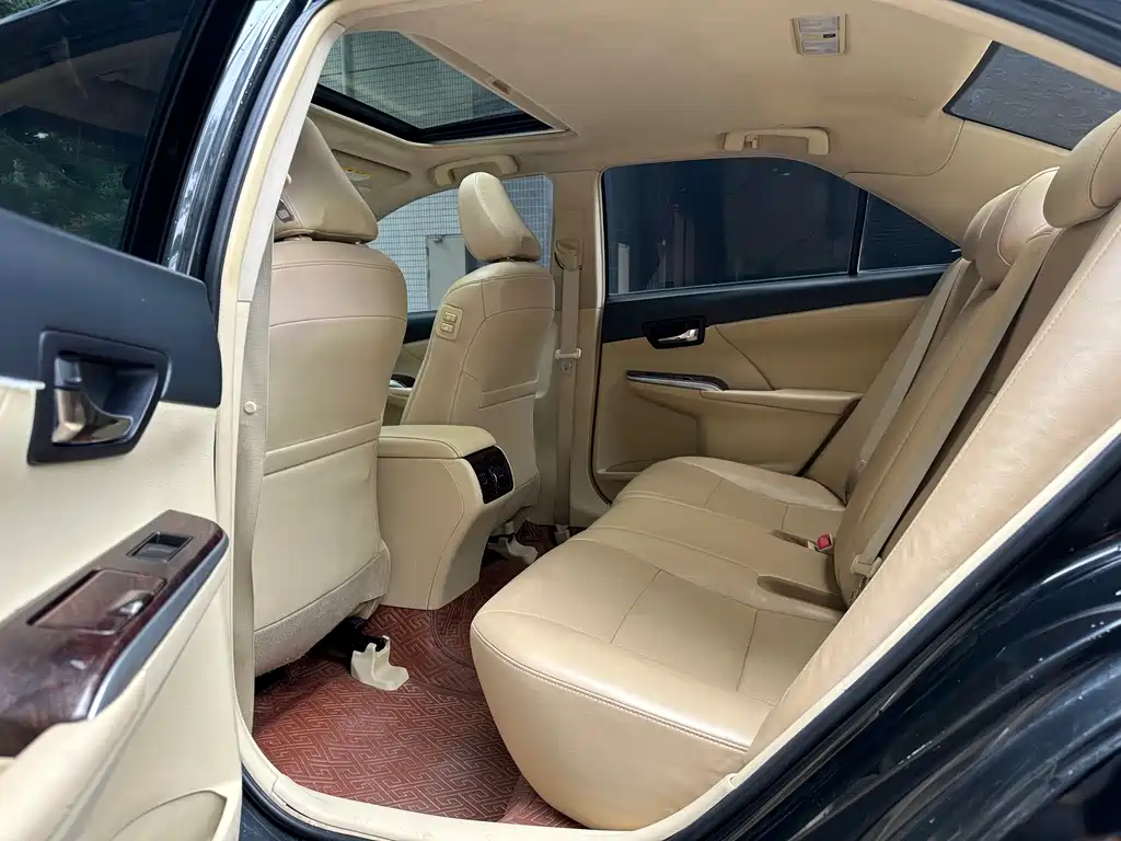 Toyota Camry 2017 — фото 11