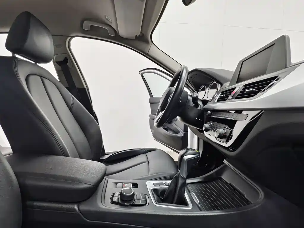 BMW 1 Series 2019 — фото 14
