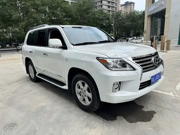 Lexus LX 2011