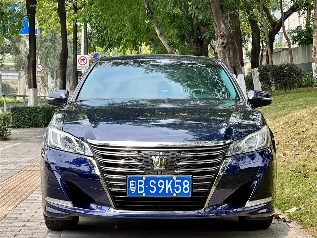 Toyota Crown 2018 — фото 2