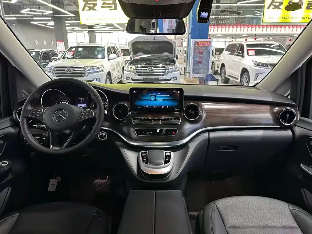 Mercedes-Benz V-Class 2021 — фото 12