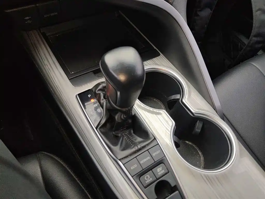 Toyota Camry 2021 — фото 14
