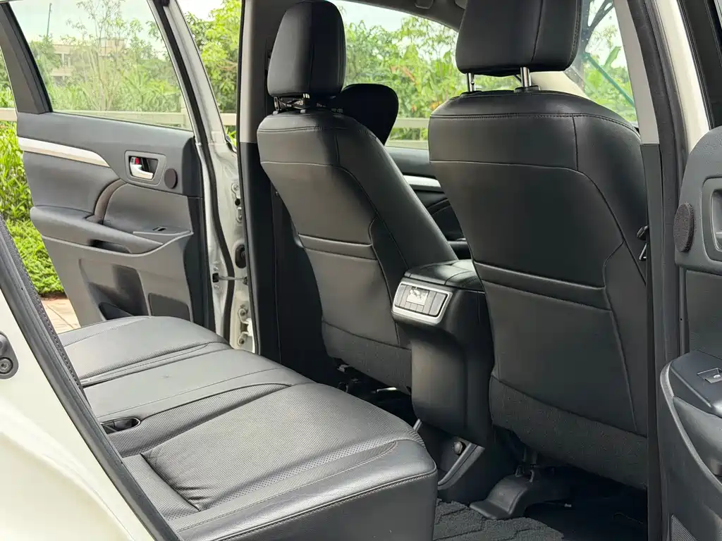 Toyota Highlander 2015 — фото 10
