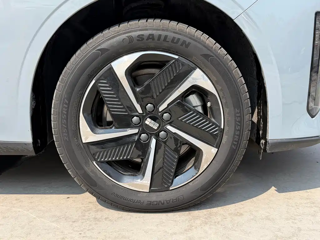 Geely Galaxy L6 2026 — фото 18