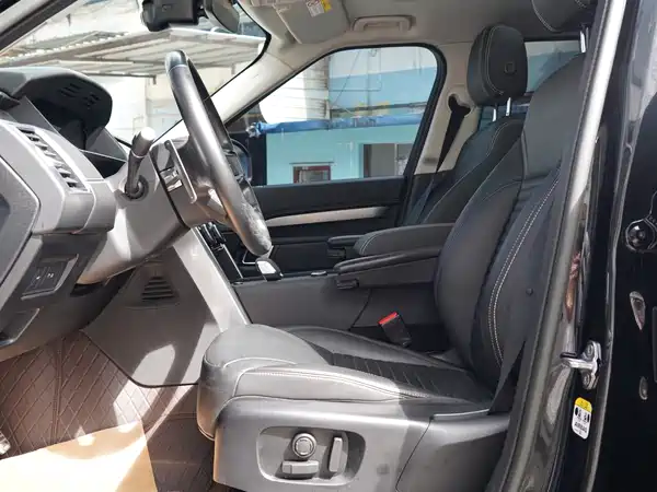 Land Rover Discovery 2023