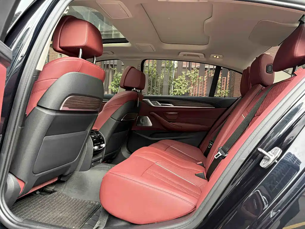 BMW 5 Series 2022 — фото 15