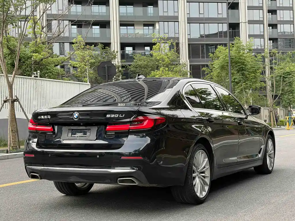 BMW 5 Series 2022 — фото 18