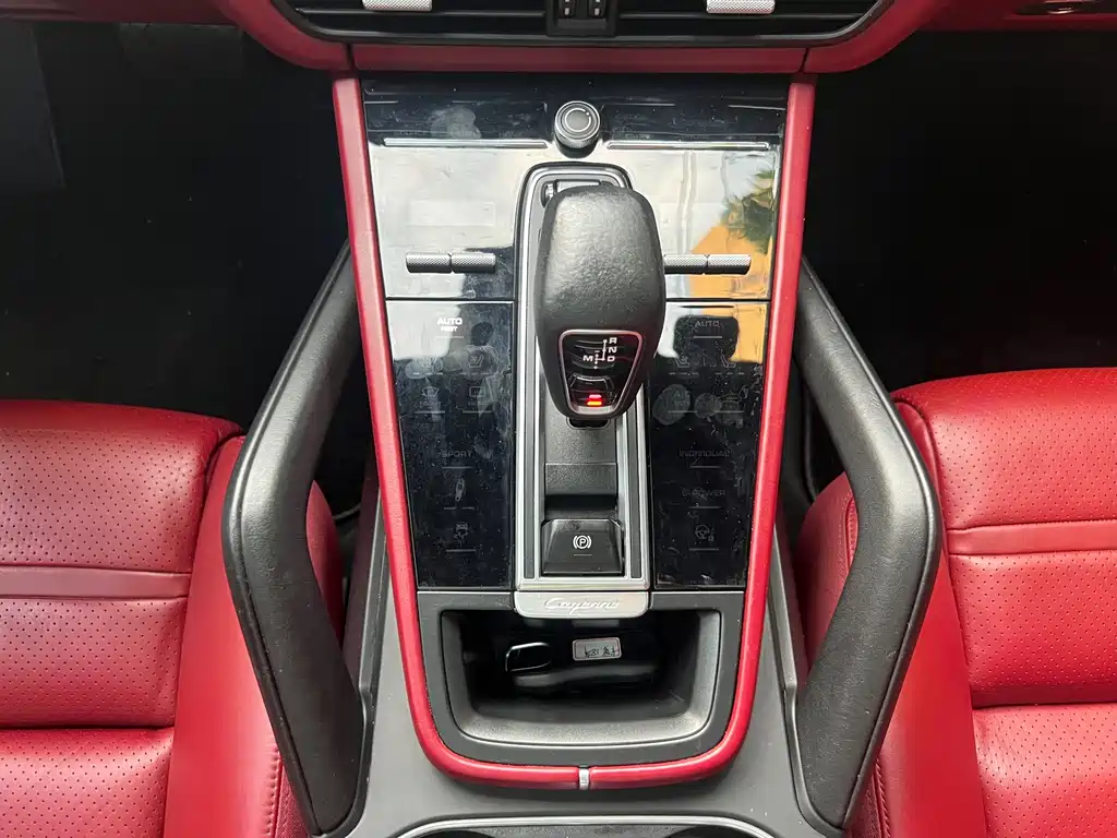 Porsche Cayenne 2018 — фото 28