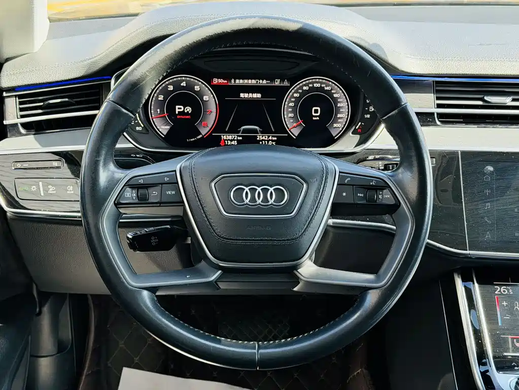 Audi A8 2018 — фото 8