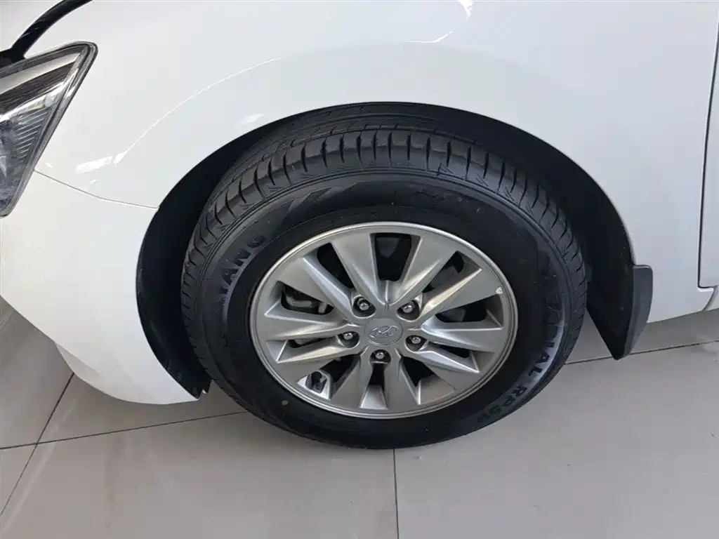 Hyundai Elantra 2019 — фото 23