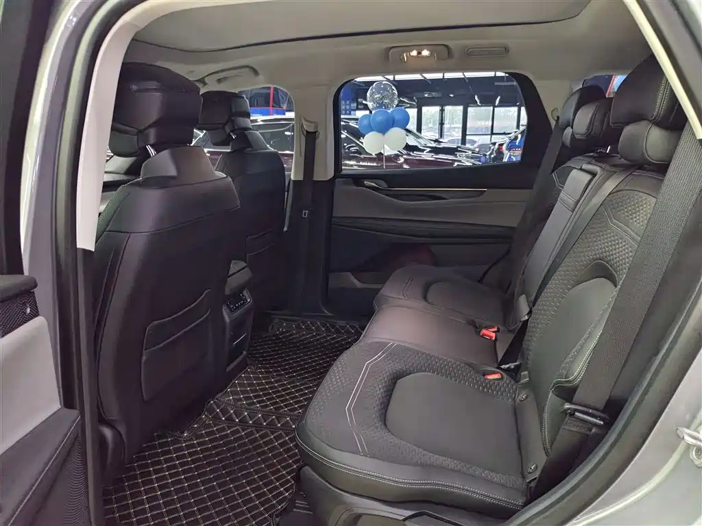 Ford Edge 2023 — фото 11