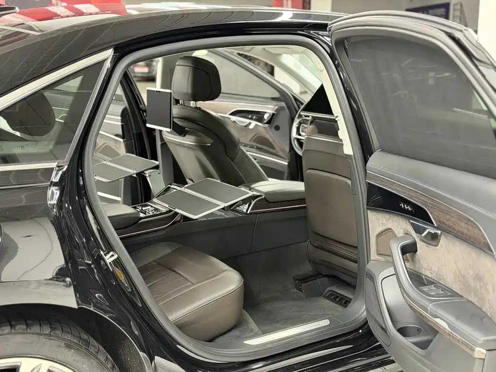 Audi A8 2020 — фото 11