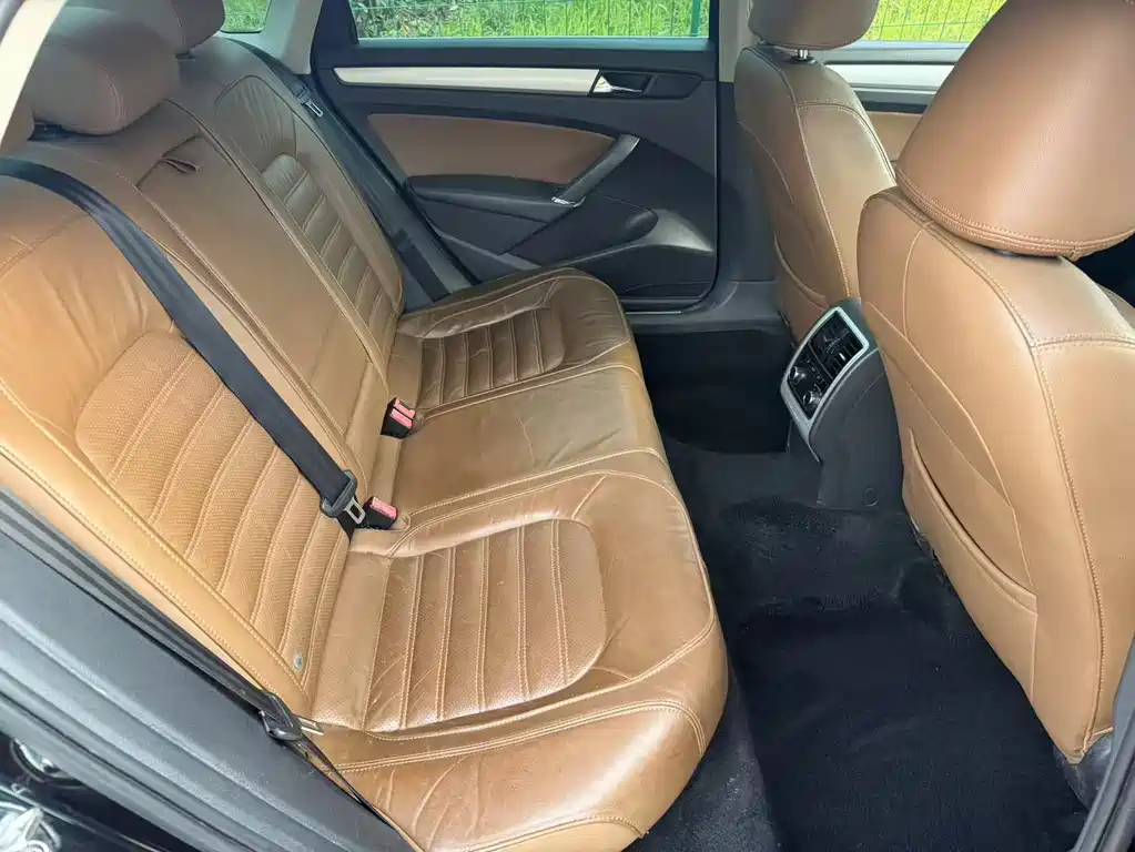 Volkswagen Passat 2015 — фото 11