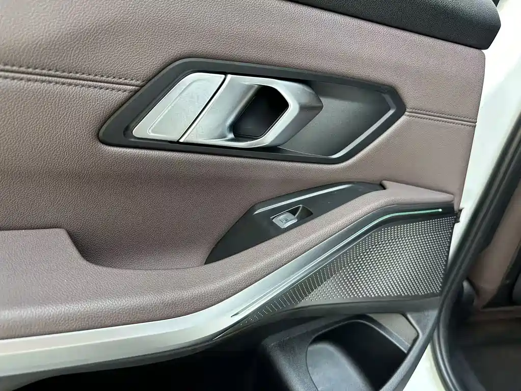 BMW 3 Series 2021 — фото 18