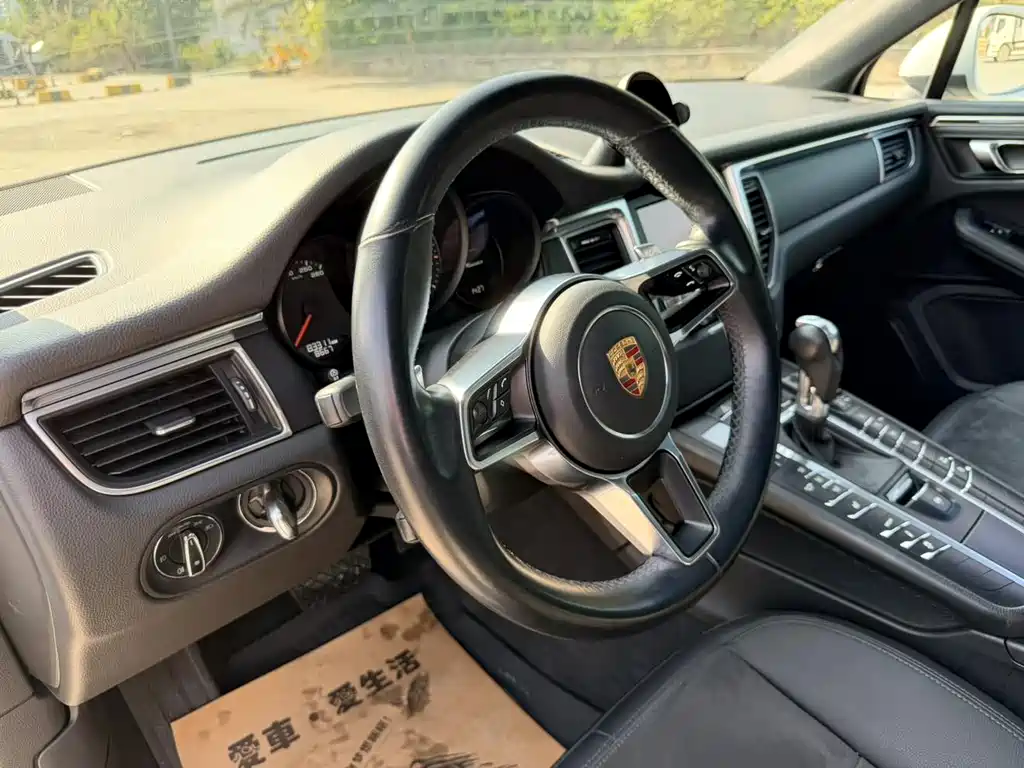 Porsche Macan 2017 — фото 10