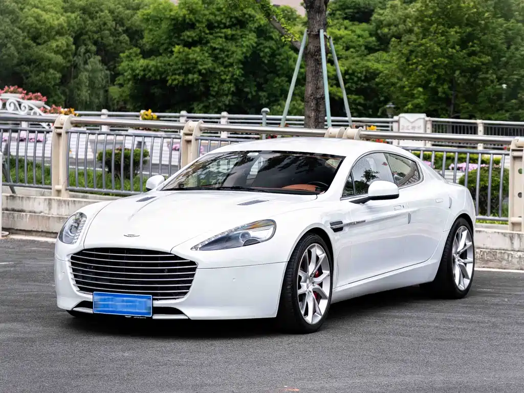 Aston Martin Rapide 2011 — фото 1