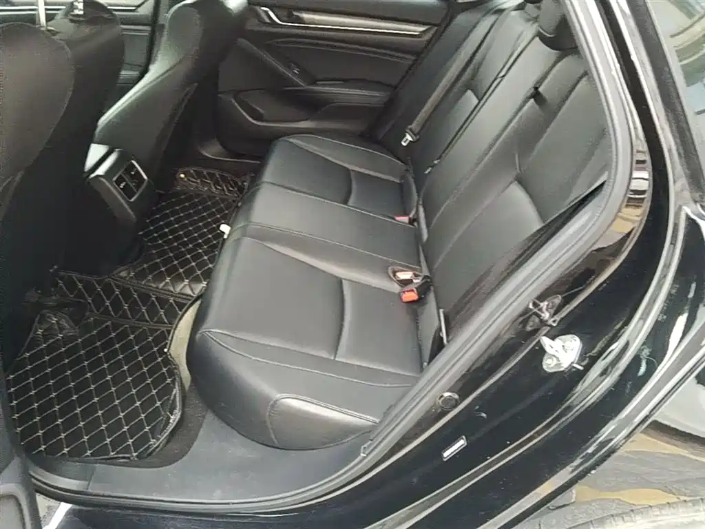 Honda Accord 2020 — фото 17