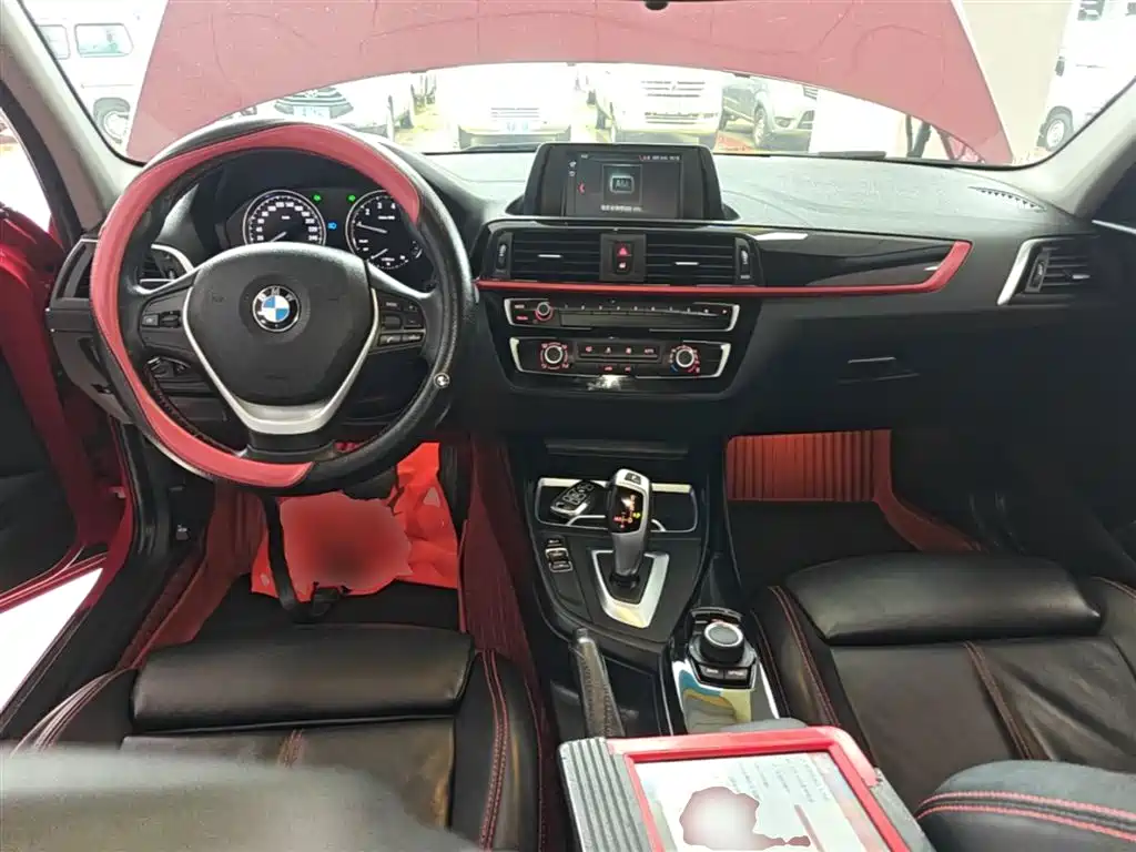 BMW 1 Series 2018 — фото 10