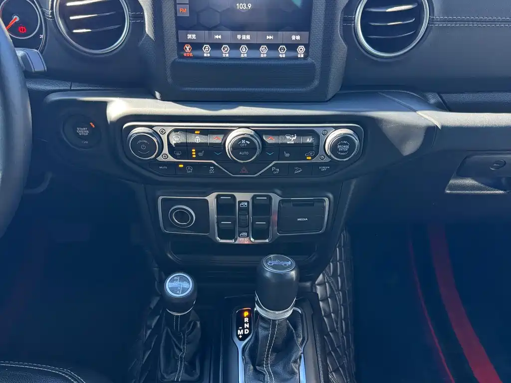 Jeep Wrangler 2020 — фото 20
