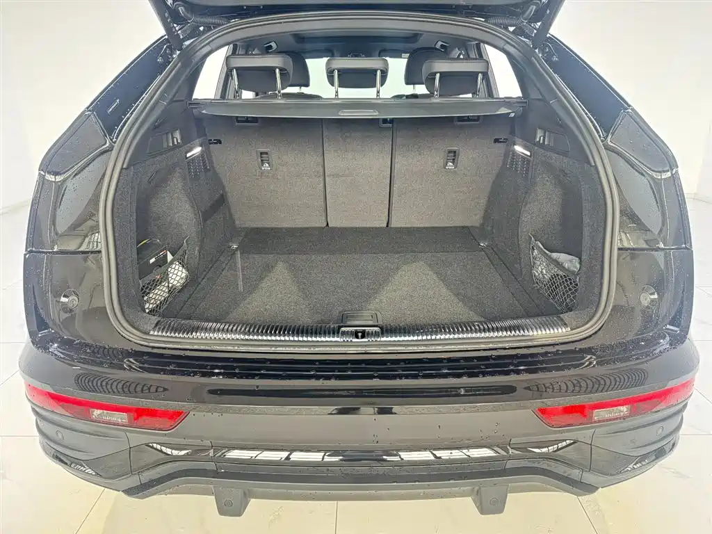 Audi Q5L Sportback 2024 — фото 6