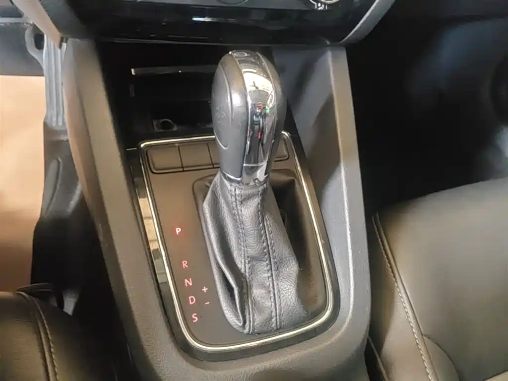 Volkswagen Sagitar 2015 — фото 14