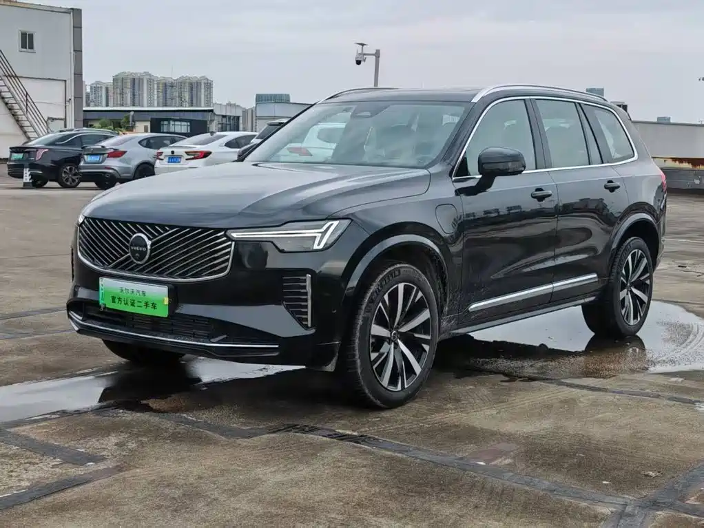 Volvo XC90 Plug-In Hybrid 2025 — фото 1