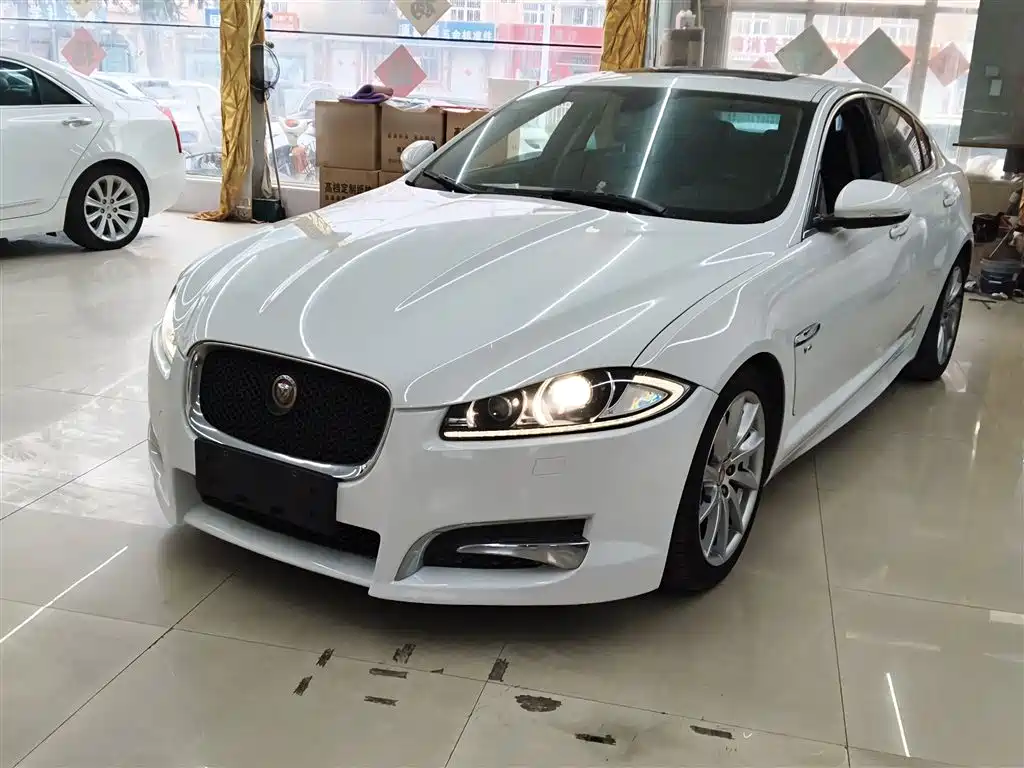 Jaguar XF 2014 — фото 1