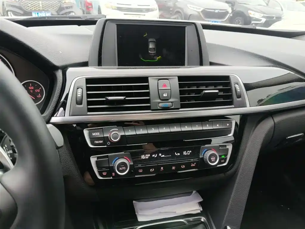 BMW 3 Series GT 2018 — фото 13