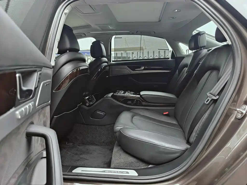 Audi A8 2015 — фото 12