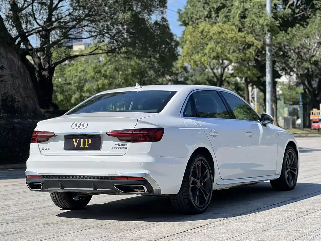 Audi A4L 2022 — фото 23