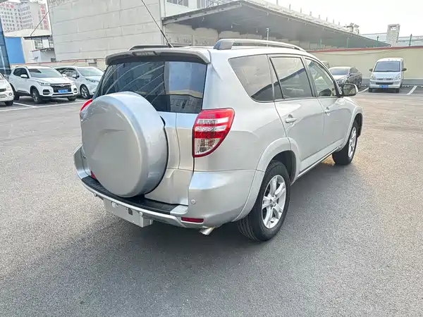 Toyota RAV4 2011