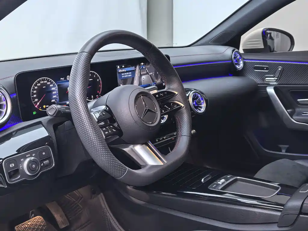 Mercedes-Benz A-Class 2024 — фото 13