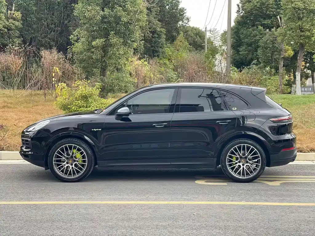 Porsche Cayenne Hybrid 2021 — фото 7