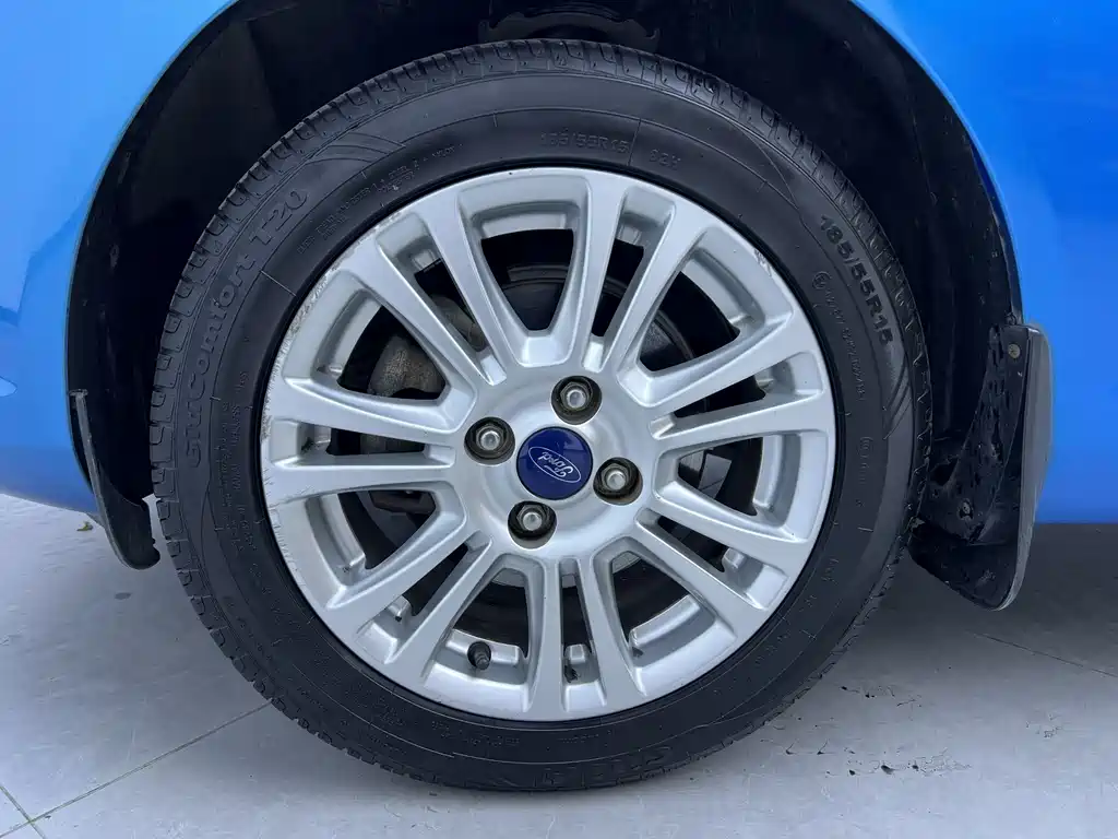 Ford Fiesta 2014 — фото 11