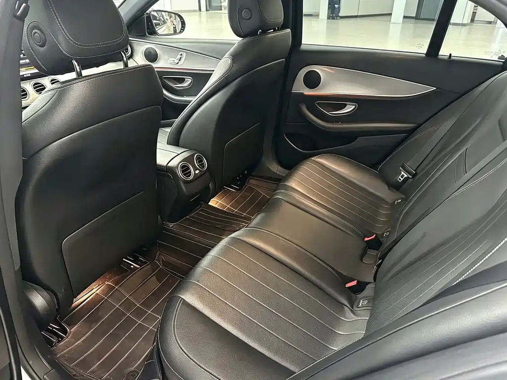 Mercedes-Benz E-Class 2019 — фото 12