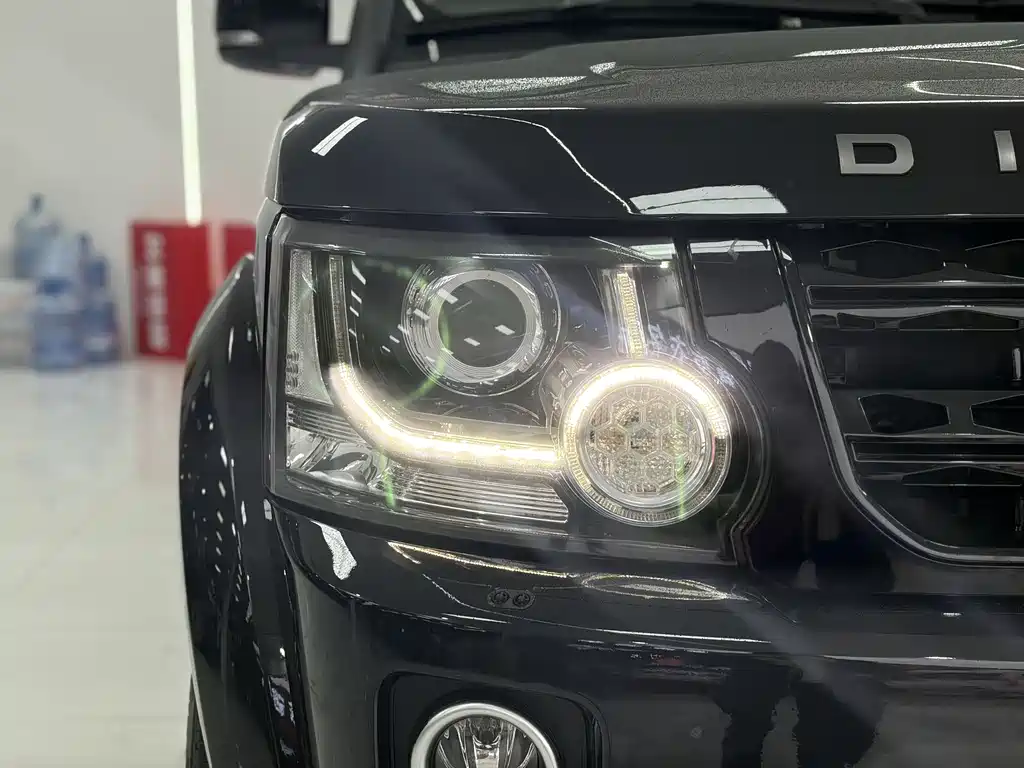 Land Rover Discovery 2015 — фото 11
