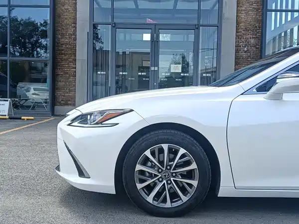 Lexus ES 2021