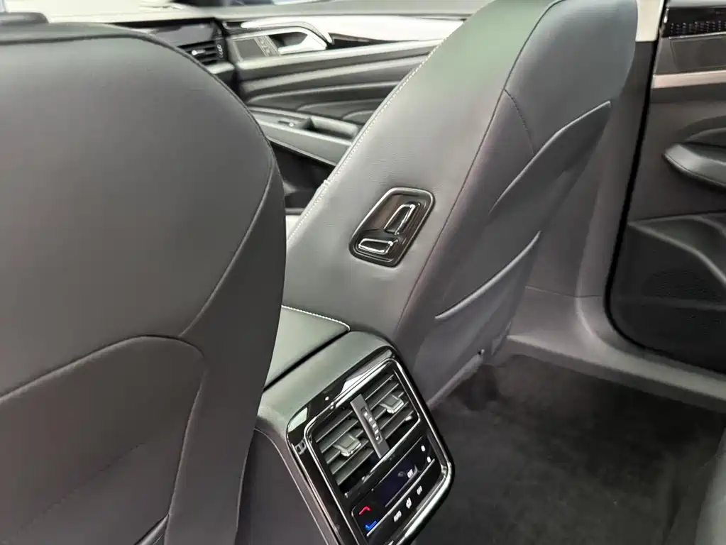Volkswagen Passat 2023 — фото 26