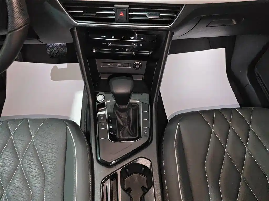Volkswagen Tiguan L 2023 — фото 10