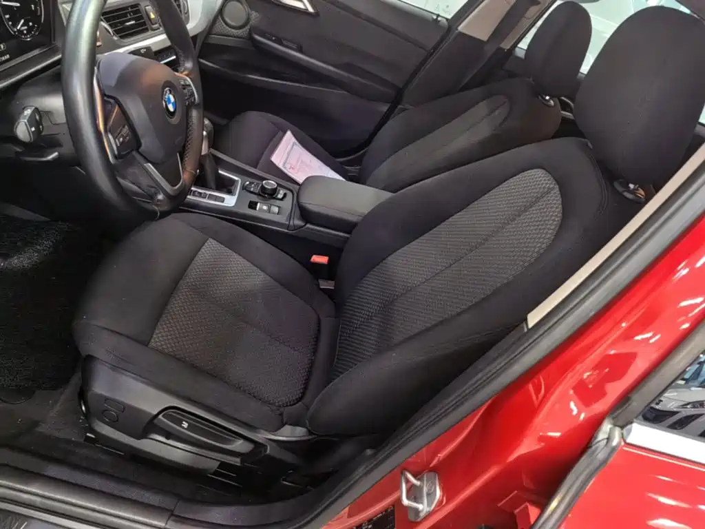 BMW 1 Series 2018 — фото 15
