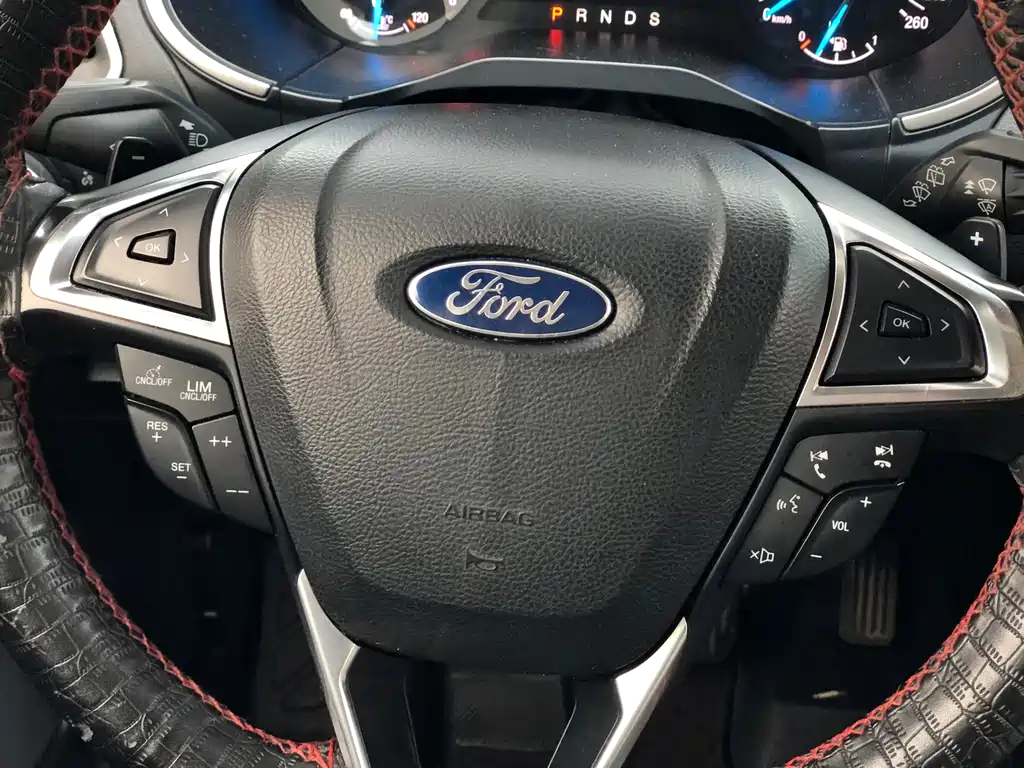 Ford Edge 2018 — фото 17