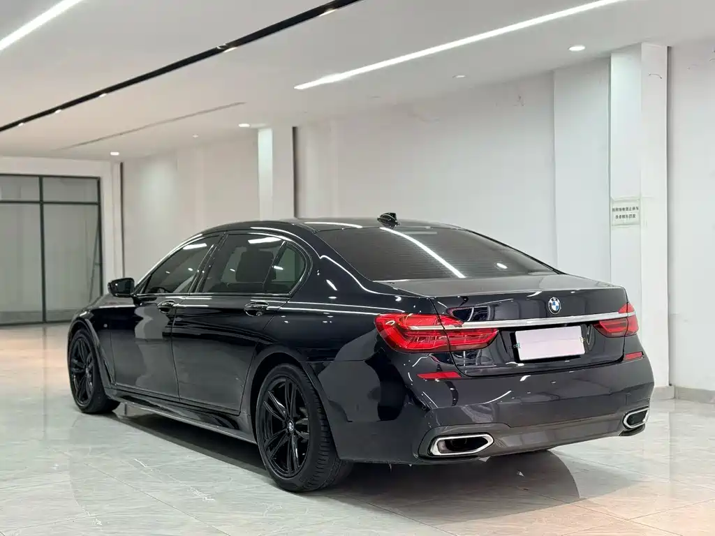 BMW 7 Series 2018 — фото 9