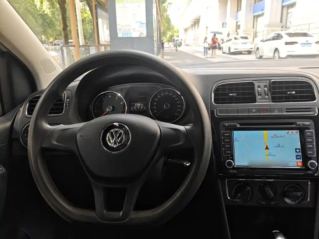 Volkswagen Polo 2016