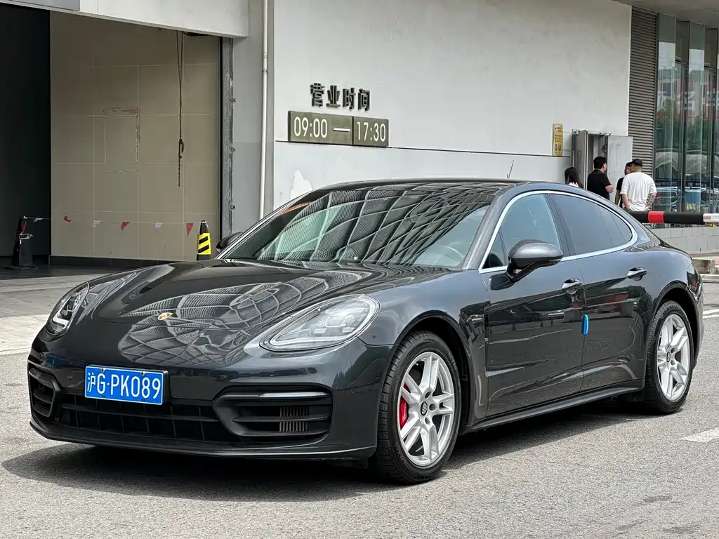 Porsche Panamera 2023 — фото 1