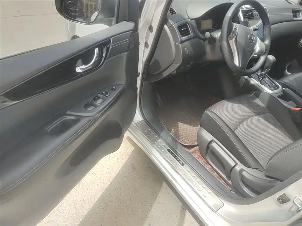 Nissan Tiida 2017 — фото 16