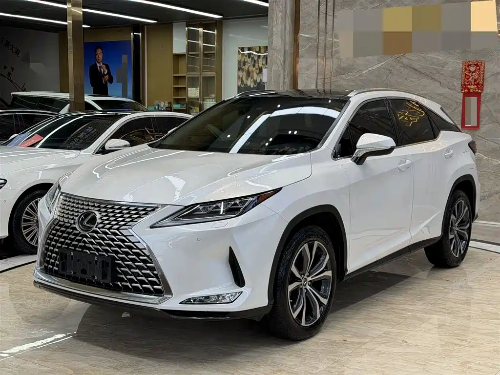 Lexus RX 2022 — фото 1