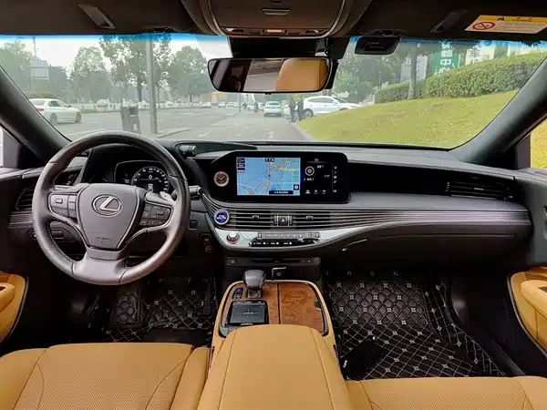 Lexus LS 2021