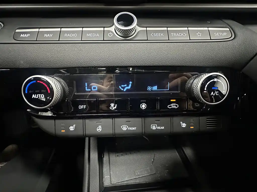 Hyundai Elantra 2023 — фото 21