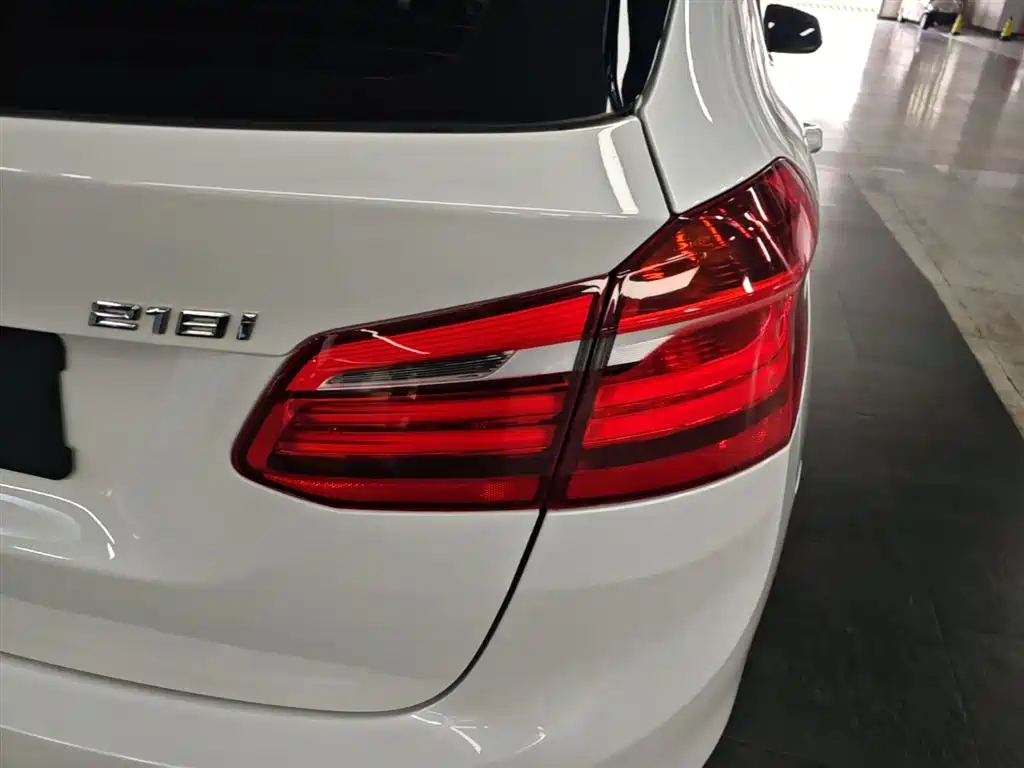 BMW 2 Series Active Tourer 2017 — фото 8